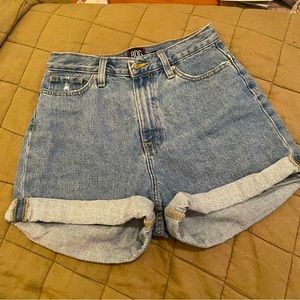 BDG Mom High Rise Shorts Size 26